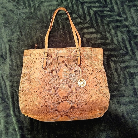Michael Kors women Cream Snake Embossed Tote bag. - Picture 1 of 9